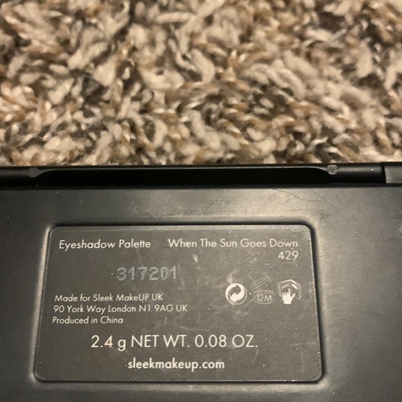 Sleek Makeup Pallet - Picture 2 of 3